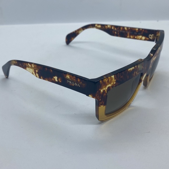 PRADA - Picture 7 of 8